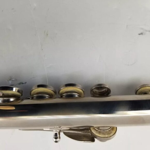 ARTLEY FLUTE  SILVER Plate in Original Case 17-0 Serial # 672106 - Picture 10 of 16